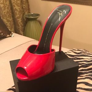 Giuseppi Zanotti peep toe mules/slides